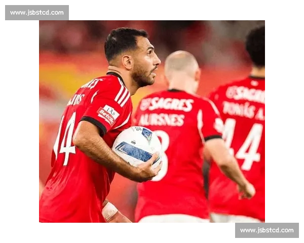 帕夫利季斯戴帽 + 三点球！本菲卡 5-0 横扫阿罗卡