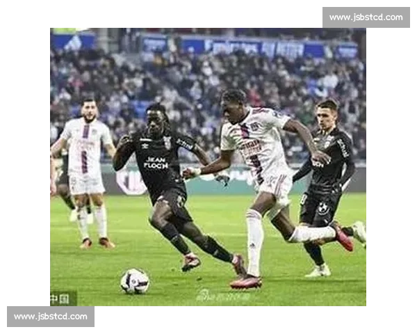 洛里昂与奎维利鲁昂的精彩对决分析与赛后点评 洛里昂与奎维利鲁昂的精彩对决分析与赛后点评