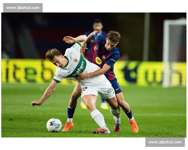 巴萨对阵奥萨苏纳比赛录像回顾展现进攻节奏与关键瞬间解析