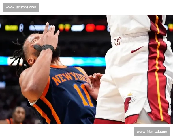 热火对决尼克斯直播焦点解析球星碰撞与季后赛走向全程看点前瞻