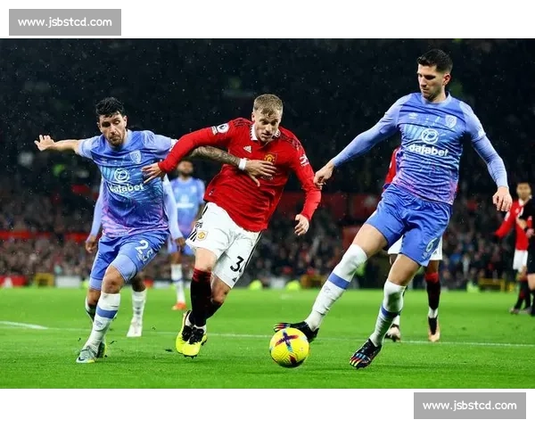 红魔曼联主场迎战斯托克城争夺英超关键三分之夜焦点对决全面前瞻 红魔曼联主场迎战斯托克城争夺英超关键三分之夜焦点对决全面前瞻